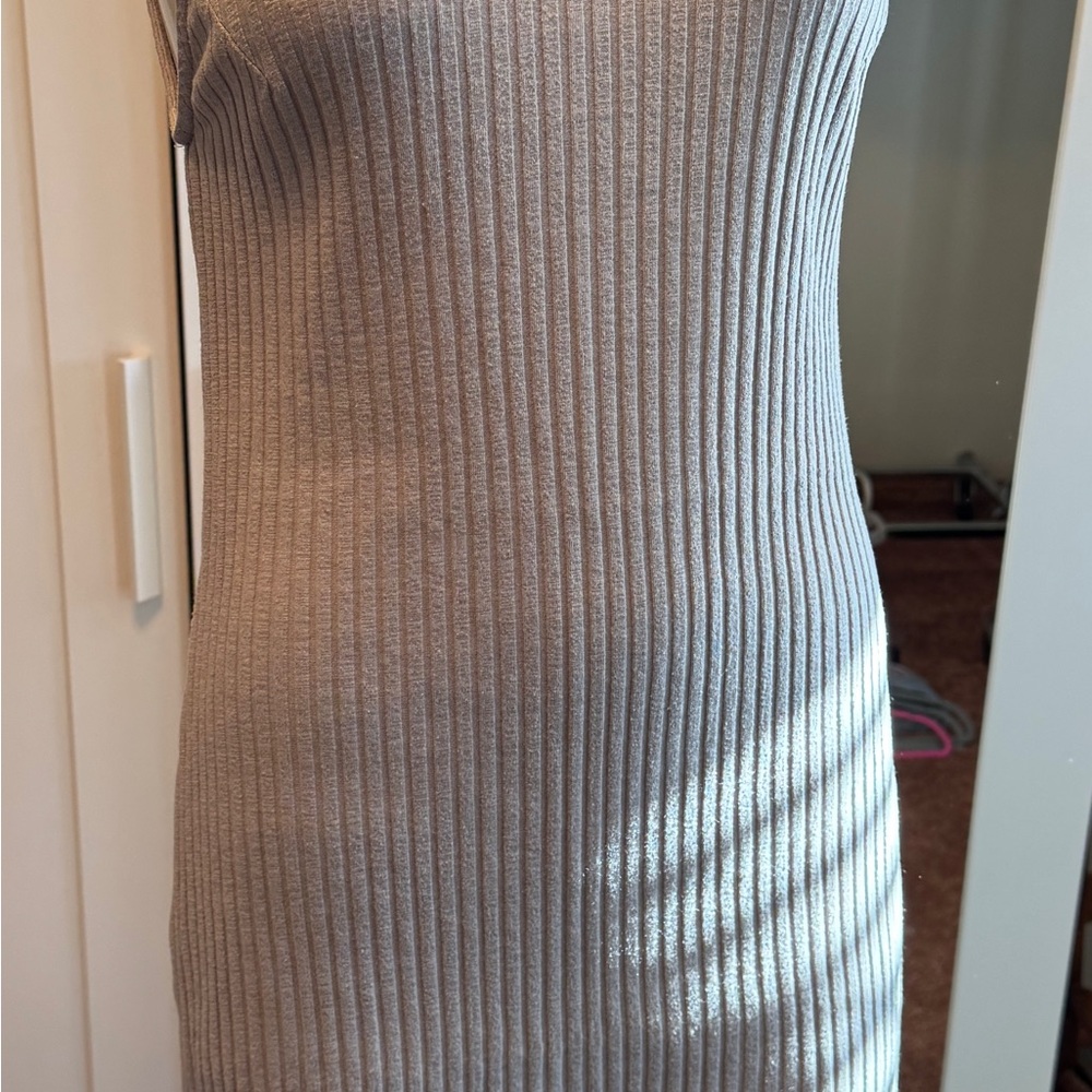 Elegant Gray Ribbed Dress